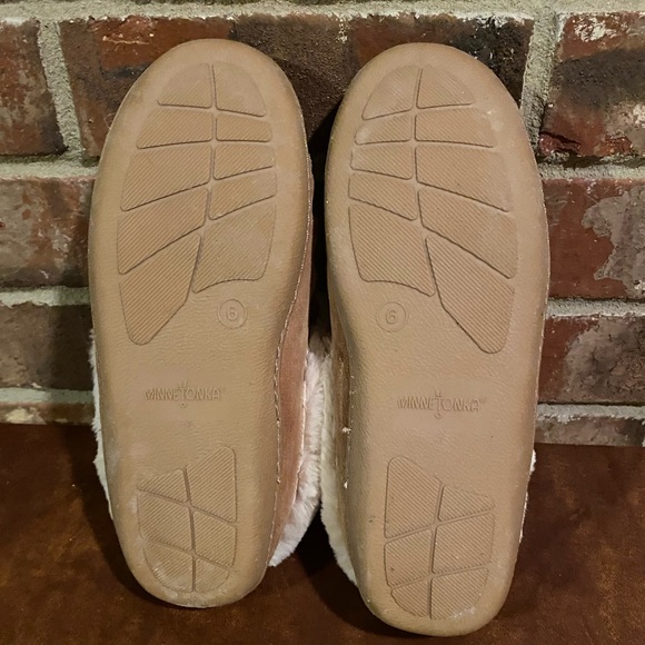 MINNETONKA Moccasin - Picture 5 of 7